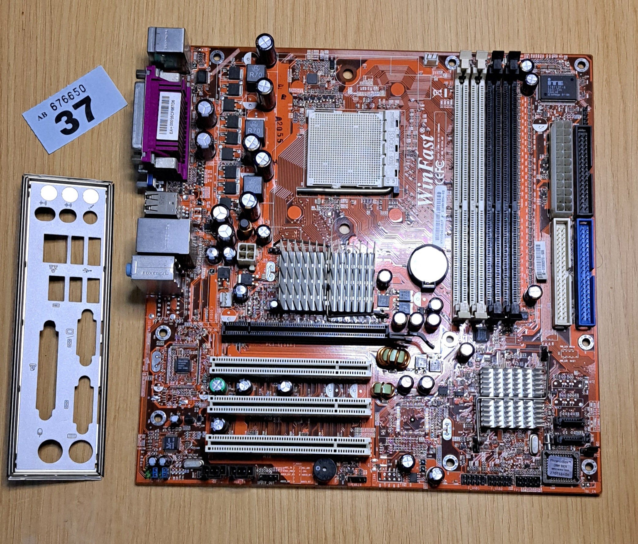 FOXCONN WINFAST 6100K8MA-RS - Desktop PC Motherboard - Socket 939 - DDR400 - MicroATX