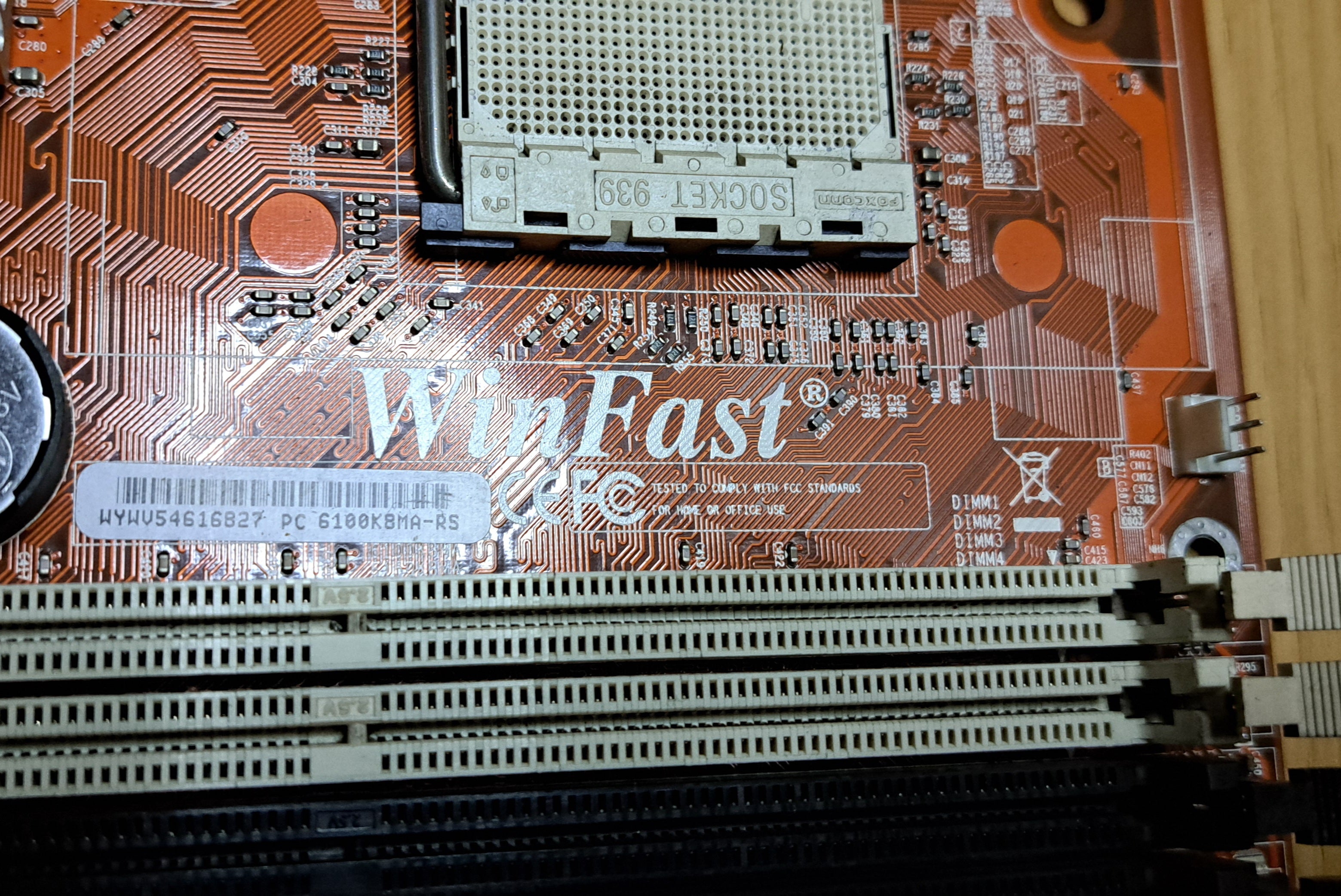 FOXCONN WINFAST 6100K8MA-RS - Desktop PC Motherboard - Socket 939 - DDR400 - MicroATX