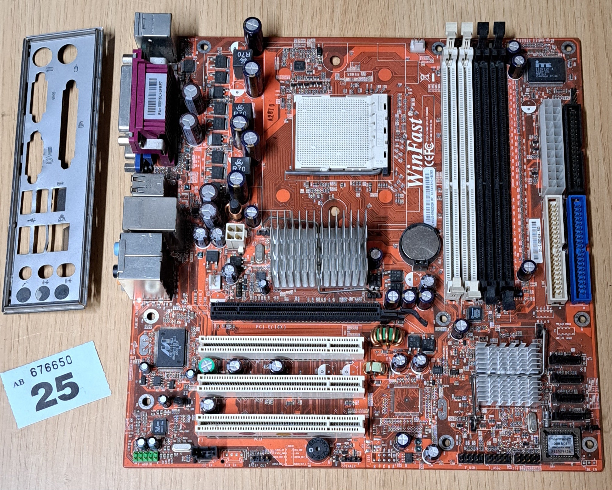 FOXCONN WINFAST 6150K8MA-RS - Desktop PC Motherboard - Socket 939 - DDR400 - MicroATX